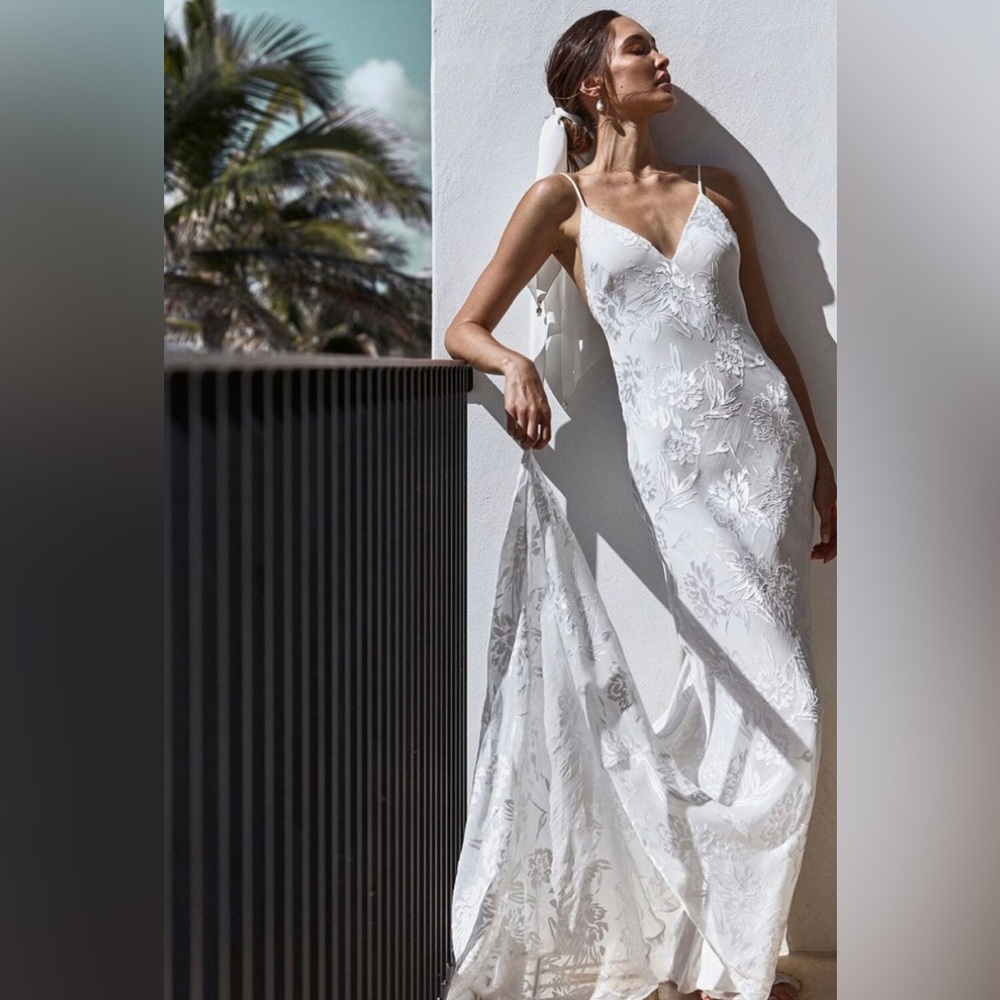 Grace Loves Lace Loyola wedding dress